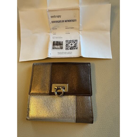 Salvatore Ferragamo metallic leather Gancini bifold wallet - Picture 1 of 12